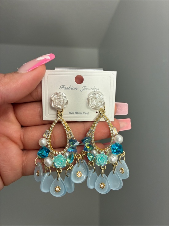 Jewelry - 2/$25🎀 Gold-Tone Aqua Floral Teardrop Dangle Earrings